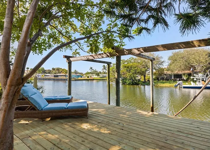Coconut Cove - Heated Pool And Canal